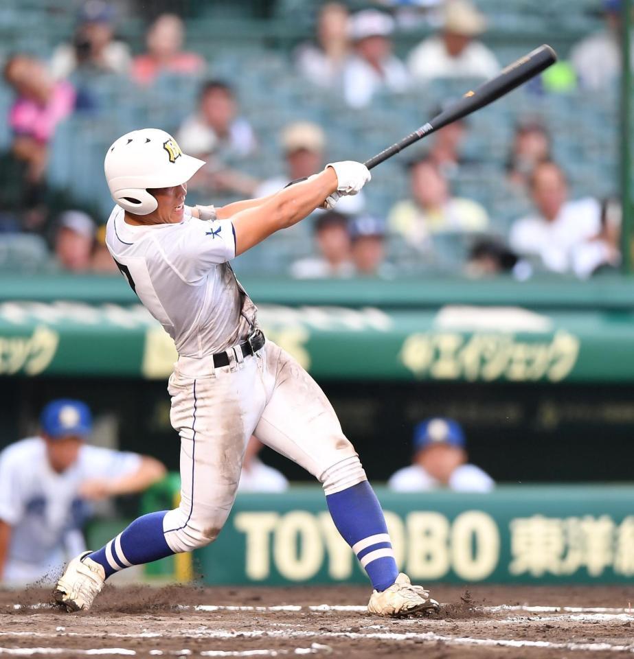 　８回、左前２点適時打を放つ加納悠成（撮影・開出牧）