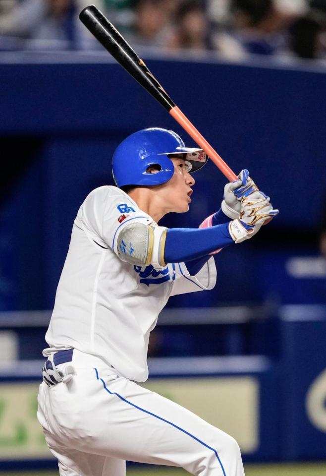 　３回、上林が右越えに本塁打を放つ