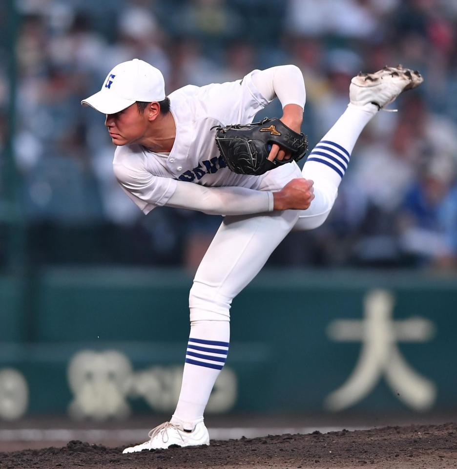 　力投する県岐阜商・柴田蒼亮（撮影・開出牧）