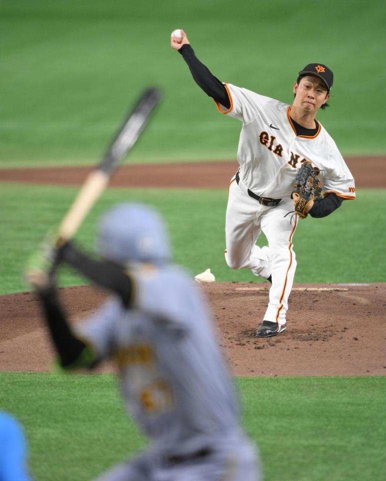 　阪神打線相手に力投する山崎（撮影・伊藤笙子）