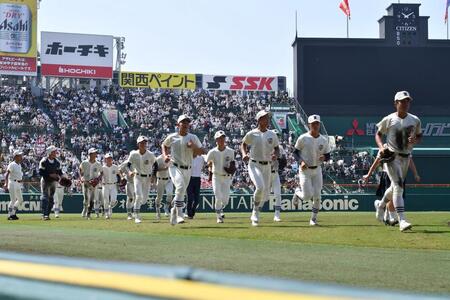 　高川学園を破り準々決勝進出を決めた日大三ナイン（撮影・開出牧）
