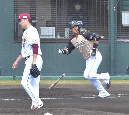 中田翔に３ランを浴び、うなだれる田中将＝２０２１年