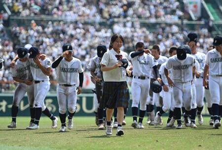 　３回戦で敗退した岡山学芸館ナイン（撮影・開出牧）
