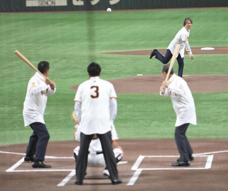 　長嶋茂雄さん追悼試合のセレモニアルピッチを行った松井秀喜氏（撮影・伊藤笙子）
