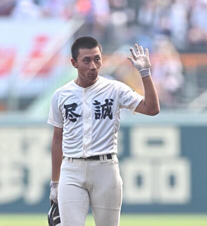 　５回、逆転の２点打を放った尽誠学園・広瀬賢汰（撮影・西田忠信）