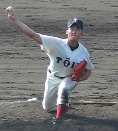 　大阪桐蔭時代、投手を務める中田＝２００５年１０月