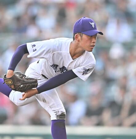 　６回から２番手で登板する関東第一・坂本慎太郎（撮影・西田忠信）