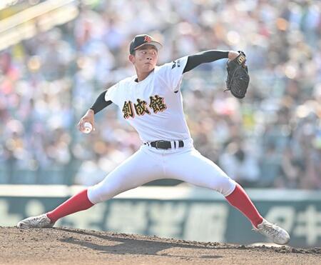 力投する先発の創成館・森下翔太＝甲子園（撮影・西田忠信）