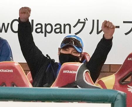 日本ハムが快勝！首位ソフトバンクと３差に　打線が１６安打で９得点　加藤貴は６回２失点で８勝目