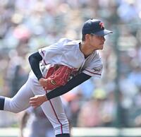 　６回から２番手で登板する京都国際・西村一毅（撮影・西田忠信）