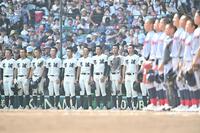 　京都国際に敗れ整列する尽誠学園ナイン（撮影・西田忠信）