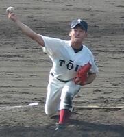 　大阪桐蔭時代、投手を務める中田＝２００５年１０月