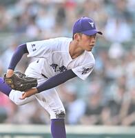 　６回から２番手で登板する関東第一・坂本慎太郎（撮影・西田忠信）