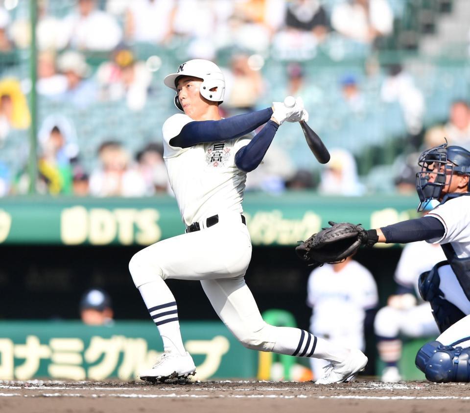 　１回、左越え２点適時三塁打を放つ安部翔夢（撮影・開出牧）