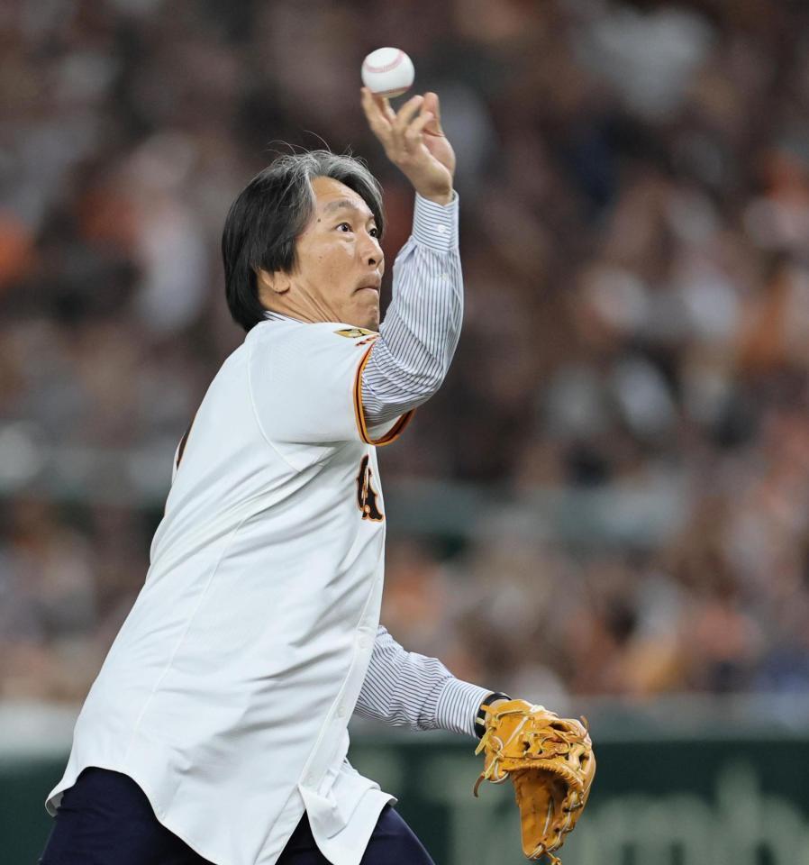 　始球式をする松井秀喜氏（撮影・田中太一）