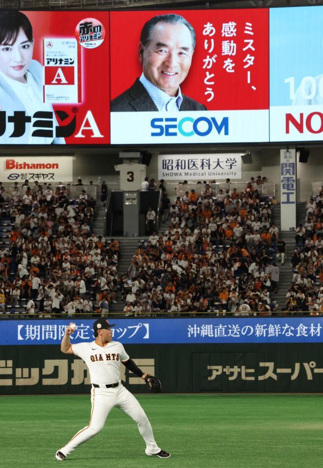 　４番サードで復帰出場する岡本（撮影・田中太一）