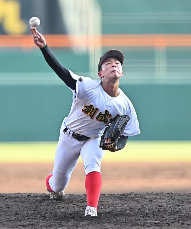 　力投する先発の創成館・森下翔太（撮影・西田忠信）