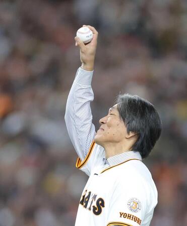 松井秀喜氏「監督、投げますよ」長嶋さん追悼試合で始球式　苦境の巨人にエール