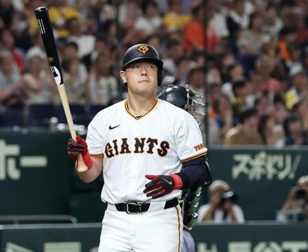 　３回、空振り三振に倒れた岡本