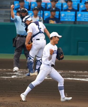 　６回、二死満塁で登板し見事ピンチを切り抜けた県岐阜商・柴田（撮影・石湯恒介）