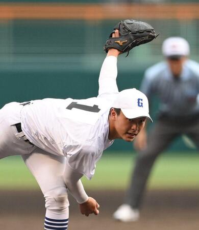 　６回、２死満塁から３番手で登板する県岐阜商・柴田蒼亮（撮影・西田忠信）