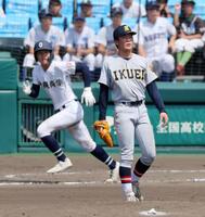 　１１回、宜野座に適時三塁打を許す吉川