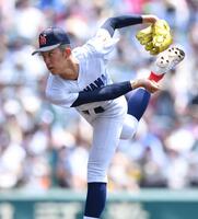 　力投する横浜・織田翔希（撮影・開出牧）