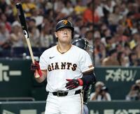 　３回、空振り三振に倒れた岡本