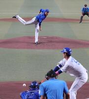 　１回、上林（手前）を空振り三振に仕留める藤浪（撮影・北村雅宏）