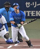 　１回、蝦名が右中間に二塁打を放つ