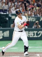 　３回、岡本は空振り三振に倒れる