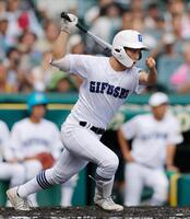 　１回、県岐阜商・横山が右前に適時打を放つ