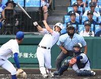 　１回、県岐阜商・横山が右前へ適時打を放つ