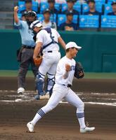 　６回、二死満塁で登板し見事ピンチを切り抜けた県岐阜商・柴田（撮影・石湯恒介）