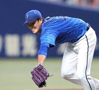 　４回、駿太のゴロを捕球する藤浪（撮影・北村雅宏）