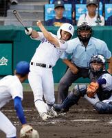 　１回、県岐阜商・横山が右前に適時打を放つ