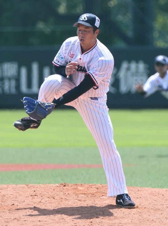 　２回、青柳は青野に中前適時打を打たれる（撮影・佐藤厚）