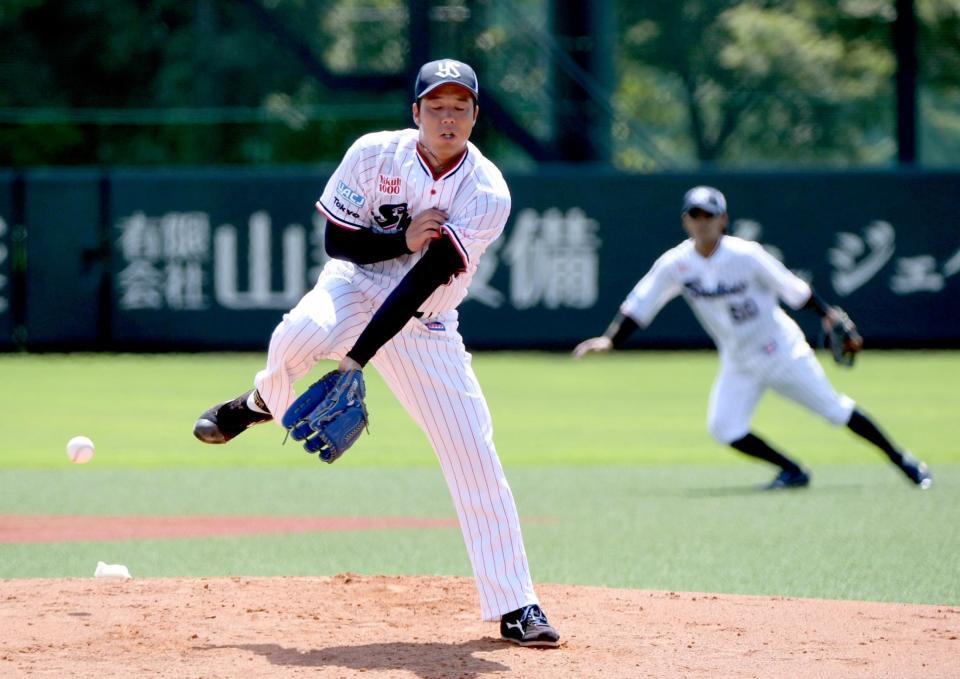 　２回、青柳は青野に中前適時打を打たれる（撮影・佐藤厚）