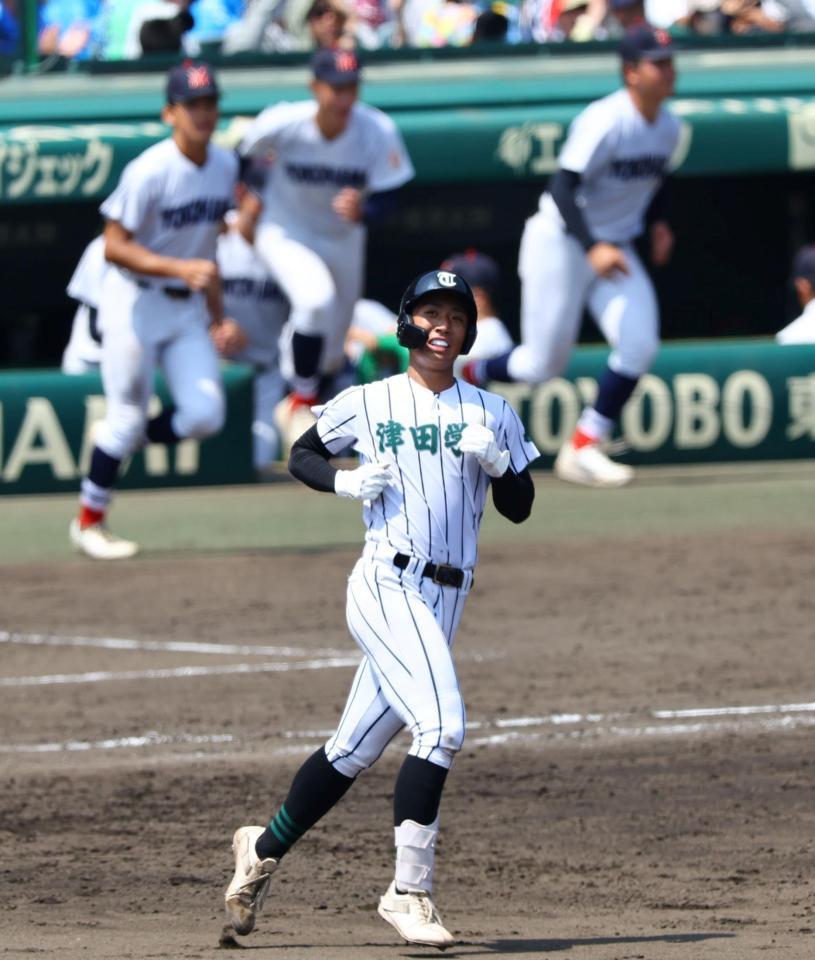 　９回、津田学園・桑山晄太朗が左飛に倒れ試合終了する（撮影・山口登）