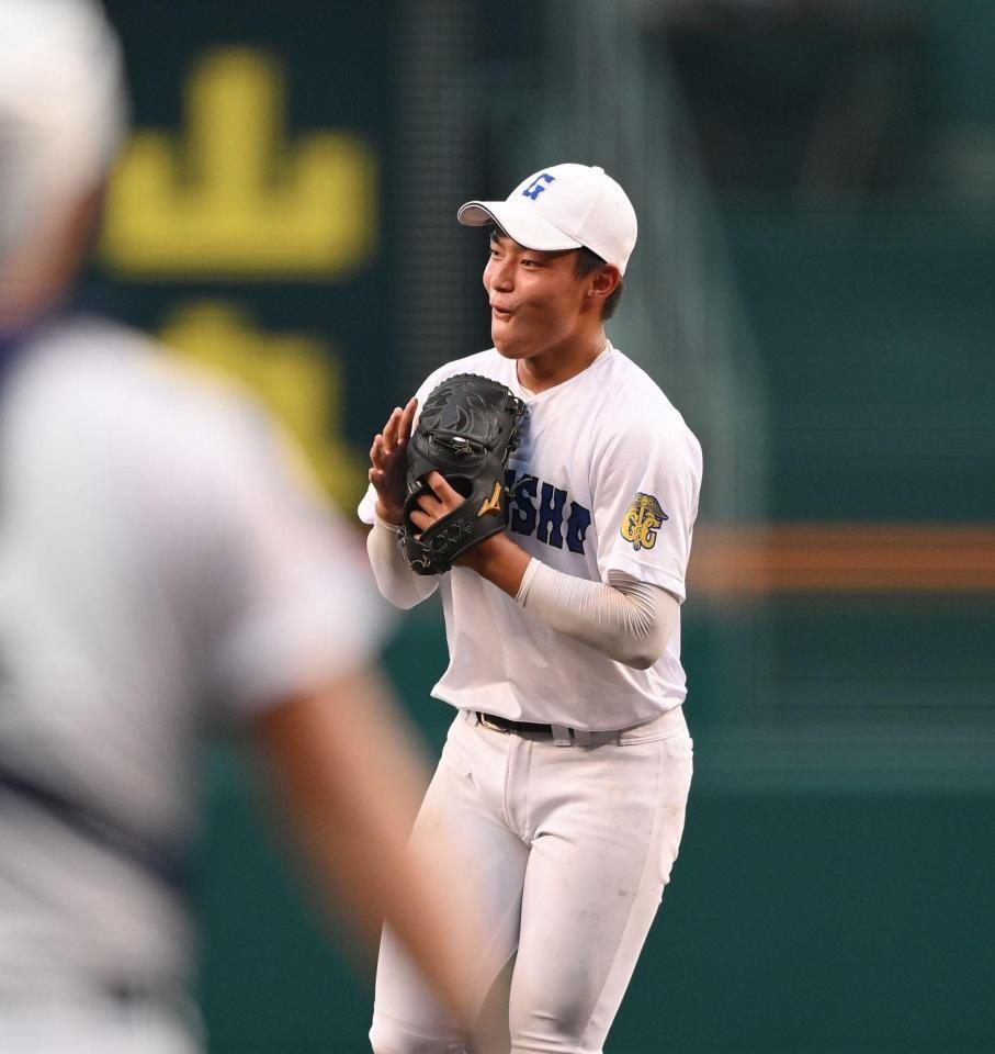 　明豊に勝利し、安どの表情を浮かべる県岐阜商・柴田蒼亮（撮影・西田忠信）