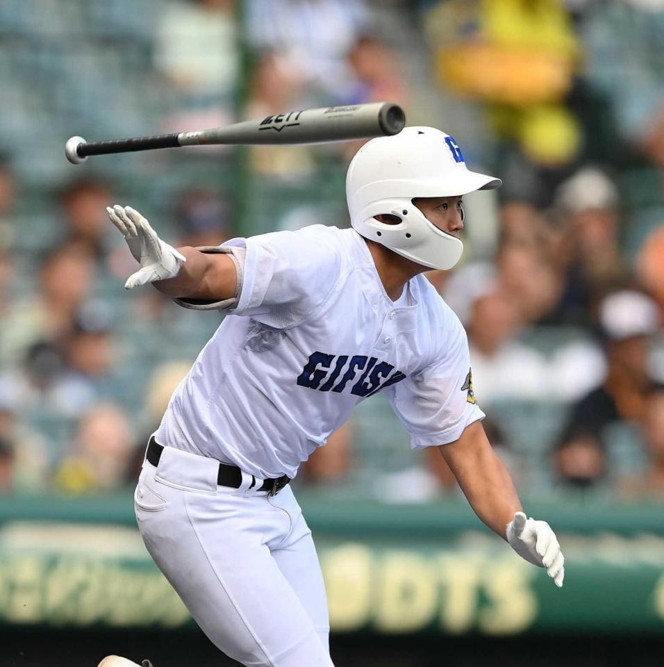 　１回、先制２点二塁打を放つ県岐阜商・宮川