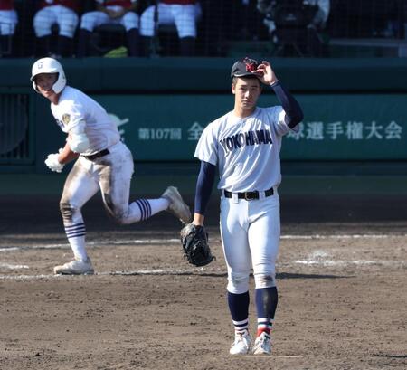 【写真】打球を見つめる目が切ない　非情サヨナラ打　しゃがみ込む横浜・奥村頼人