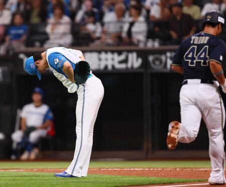 　５回、逆転満塁本塁打を浴び、がっくりする達（撮影・中島達哉）