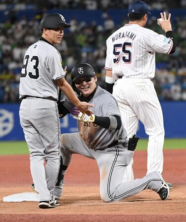 　７回、丸は右中間に三塁打を放ち、サイクルヒットを達成（撮影・佐藤厚）