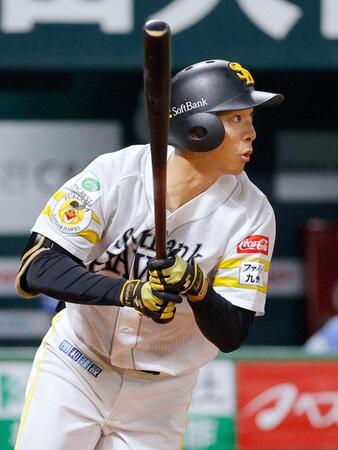 　２回、柳町が中前に適時打を放つ