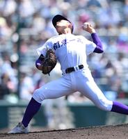 　力投する関東第一・坂本慎太郎（撮影・開出牧）