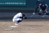 　１１回、県岐阜商・坂口路歩にサヨナラ打を浴びた横浜・奥村頼人（撮影・中田匡峻）