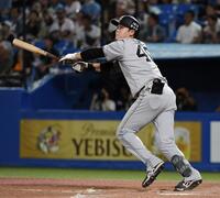 　３回、中山は左越えに２打席連続の５号２ランを放つ（撮影・佐藤厚）