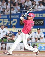 　９回、左前適時打を放つ辰己（撮影・持木克友）