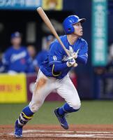 　７回、岡林が右越えに本塁打を放つ